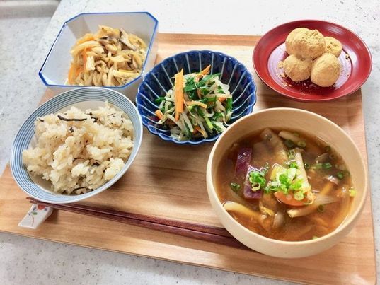 https://image.reservestock.jp/pictures/41672_NTI2ZDQ5ZjUzZmUzN.jpg