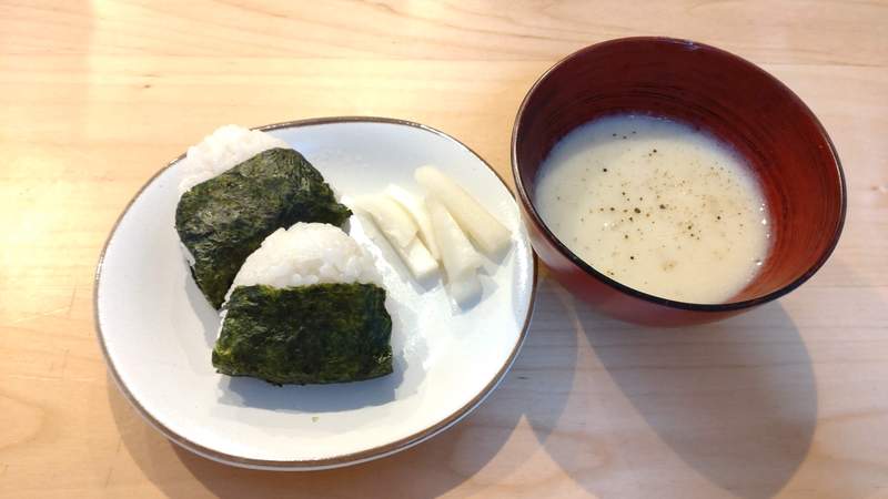 ご飯と味噌汁